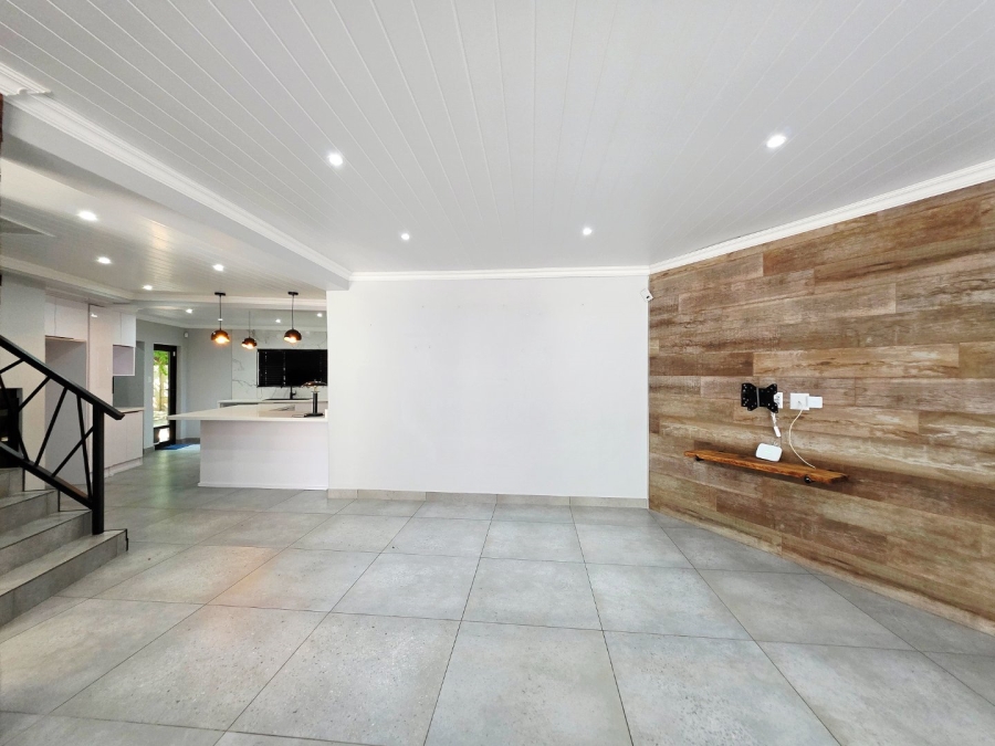 5 Bedroom Property for Sale in Langenhovenpark Free State